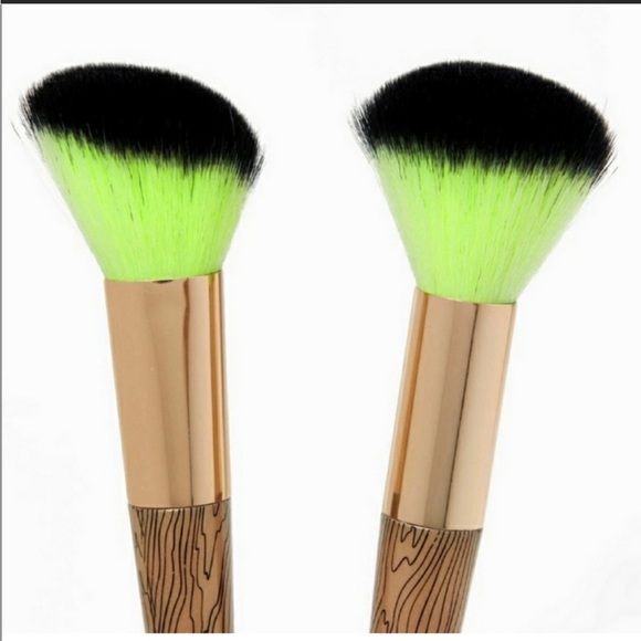 REVOLUTION The Simpsons Halloween Makeup Brush Set NEW - Picture 5 of 5